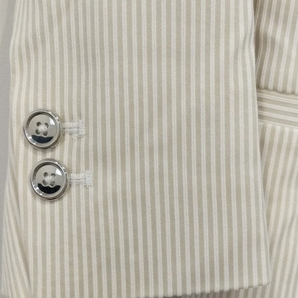 White House Black Market 3Q Blazer - Picture 4 of 8